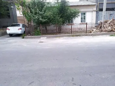 Assalomalekom dombirabot mahalada uchaska sotiladi sotigi 47.000 dan