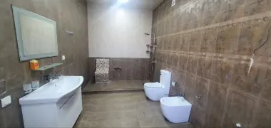 Shayxontoxur tuman Tinchlik mahallasida uchaska sotiladi 2,3 sotix