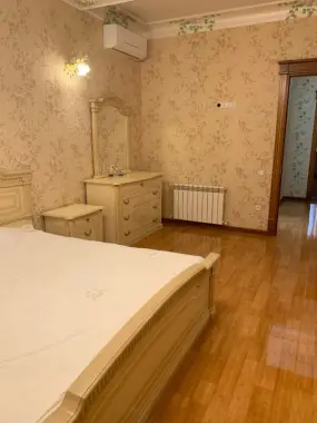 Продается своя 4-х комнатная квартира в новостройке центра города