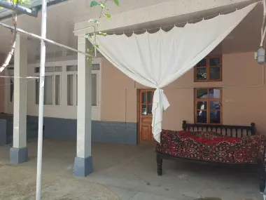 Ko`kchada 10 xonali hovli sotiladi holati yaxshi fayzli xonadon