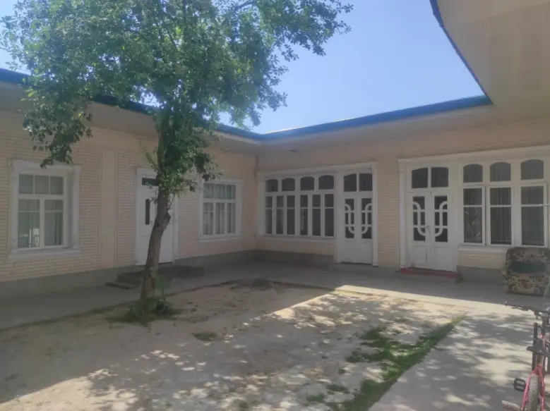 Chilonzor tumani Katta Qozirabot maxallada uy sotiladi