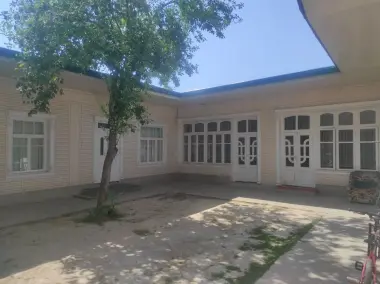 Chilonzor tumani Katta Qozirabot maxallada uy sotiladi