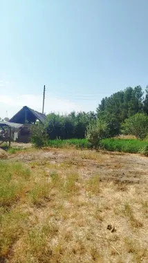 Uchastka sotiladi