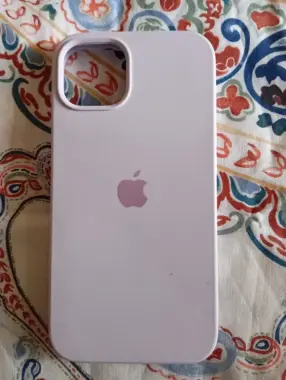 Чехлы на iPhone 13