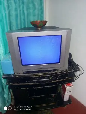 Телевизор срочно продам