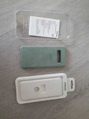 Продам чехол на телефон самсунг С10+