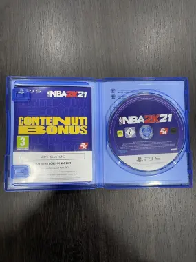 Диск с игрой NBA 2K21 на PS5