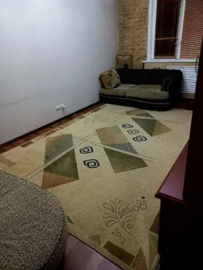 KVARTIRA 1 ta qizga