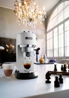 Кофеварка Delonghi EC685W