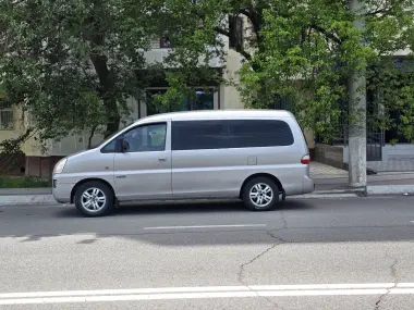 Miniven Hyundai H1. CRDI Dizel 2.5 l Хундай Н 1 2006