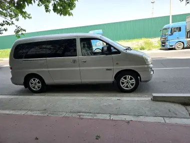 Miniven Hyundai H1. CRDI Dizel 2.5 l Хундай Н 1 2006