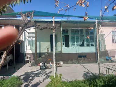 Uch tepa sakokiy