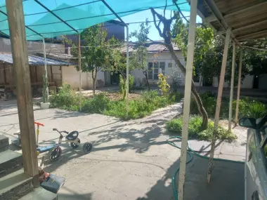 Uch tepa sakokiy