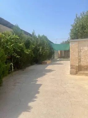 Uchastka sotiladi