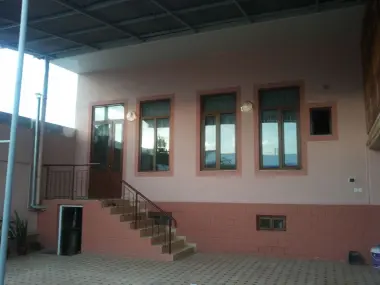 Toshkent shahrida 10xonali 6sotixli yashash uchun tayyor kotta hovli