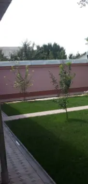 Toshkent shahrida 10xonali 6sotixli yashash uchun tayyor kotta hovli