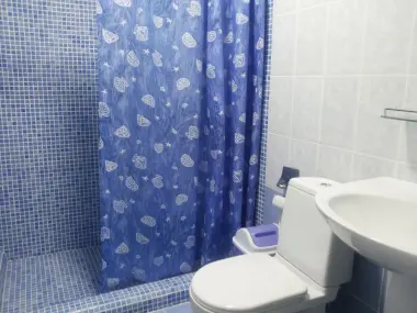 Toshkent shahrida 10xonali 6sotixli yashash uchun tayyor kotta hovli