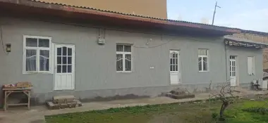 Sergili yangi Darhonda uy sotiladi