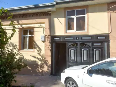 Продаётся дом на юнусабаде 7 соток 7 комнт