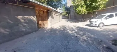 Hovli shaharda sotiladi