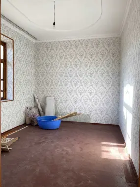 UY, hovli sotiladi