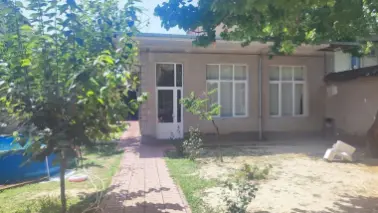 Xovli sotiladi komolon masjididan 500 metr 6.23 sotix