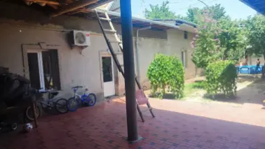 Xovli sotiladi komolon masjididan 500 metr 6.23 sotix