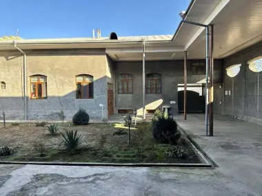 Ibn sino taxta bozori orqasida 6 sotok uchastka sotiladi