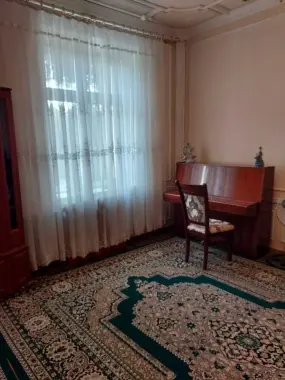В центре, своя без маклера