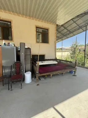 Shoroda 21- maktab roparasidegi hovli uy sotiladi
