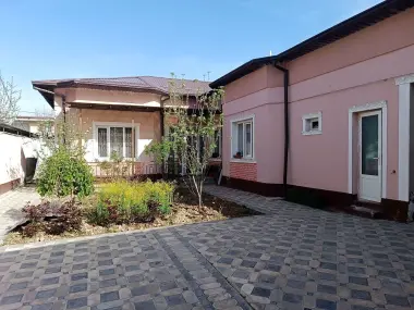 Продается участок на Юнусабаде