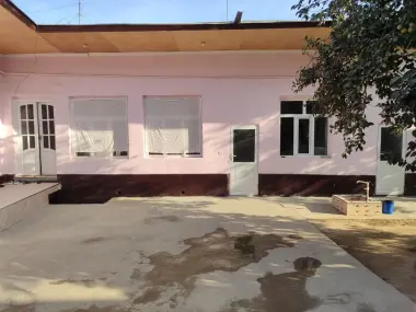 Nurafshon ko'chasida 4,5 sotix hovli sotiladi
