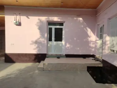 Nurafshon ko'chasida 4,5 sotix hovli sotiladi