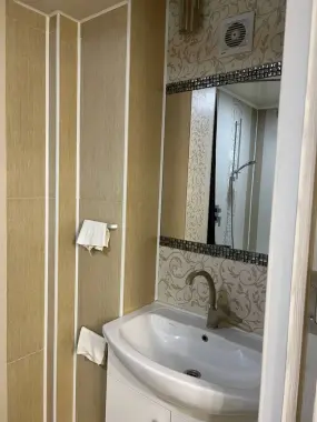 Xazaykali uy bollar yo qizlaga) novza metro oldida