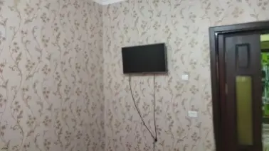 Ijaraga Sheriliga kv bor ishlaydigan aqilli akuratniy qizlarga