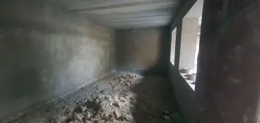 Участок 6 соток с коттеджем на 8 комнат,свет,вода,газ,канализация есть