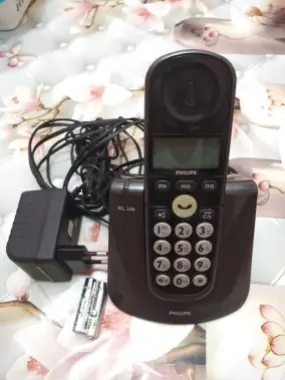 Продам радиотелефон philips XL 340 работает от батареек. Всё работает