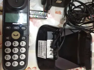 Продам радиотелефон philips XL 340 работает от батареек. Всё работает