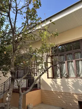 Uy hovli sotiladi