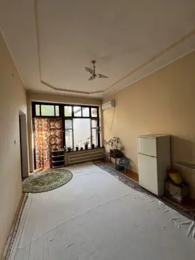 Uy hovli sotiladi
