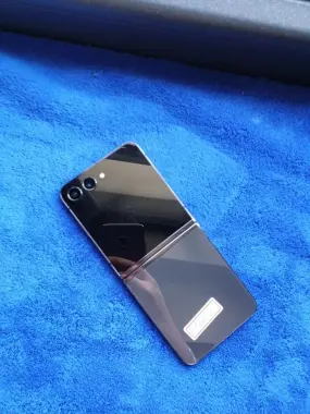 Samsung Galaxy Z flip 5 5G ideal 256GB