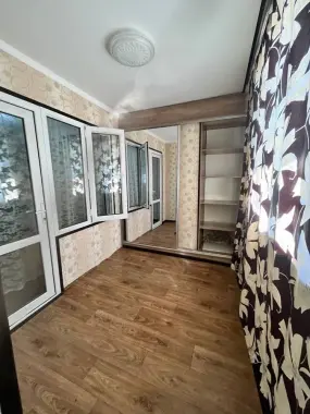 Kvartira bor 1kishi olinadi metroga 50metr