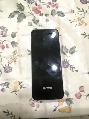 Intex knopka tel