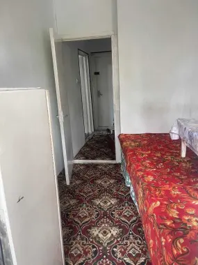 Chilonzor Metroga yaqin kvartira bor 4 kishi kerak