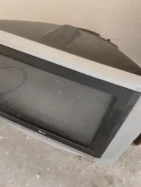 Televizir LG rangli xolati yaxshi tuner qoysa xamma kanal körsatadi