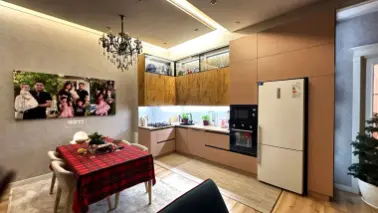 Nukusskaya , Yakkasaray . 4 xonali 155m2 kvartira sotiladi