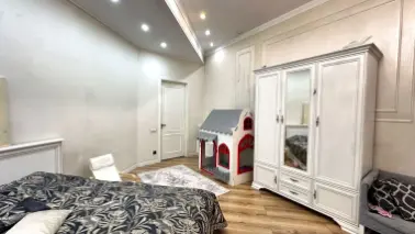 Nukusskaya , Yakkasaray . 4 xonali 155m2 kvartira sotiladi