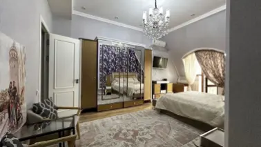 Nukusskaya , Yakkasaray . 4 xonali 155m2 kvartira sotiladi