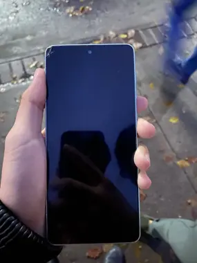 Samsung A73 karopkasi bor. Telefon tiniq