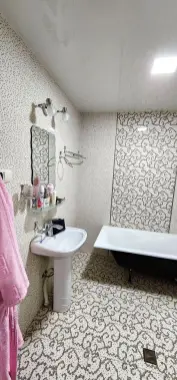 Квадрати 366$ Учаска сотилади 6 сотих 6 хона